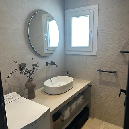 Asaminthos Nyaraló *