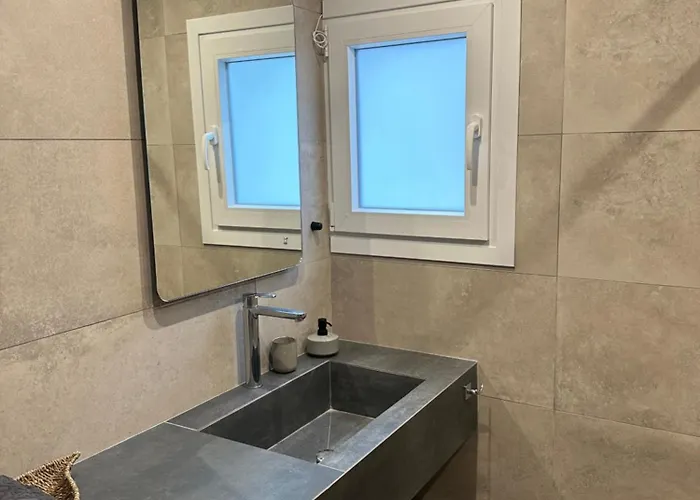 Asaminthos Nyaraló *